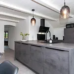 Luxury Retreat With Pool - By Traum Holiday home *