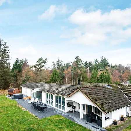 Luxury Retreat With Pool - By Traum Feriehus Henne Strand